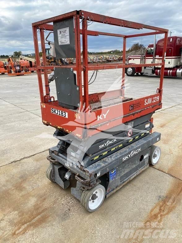 SkyJack SJ3219 Schaarhoogwerkers