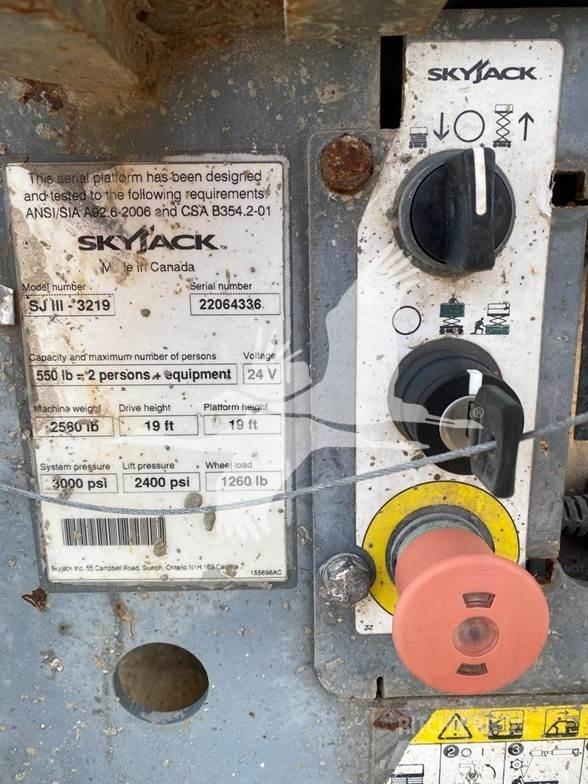 SkyJack SJ3219 Schaarhoogwerkers