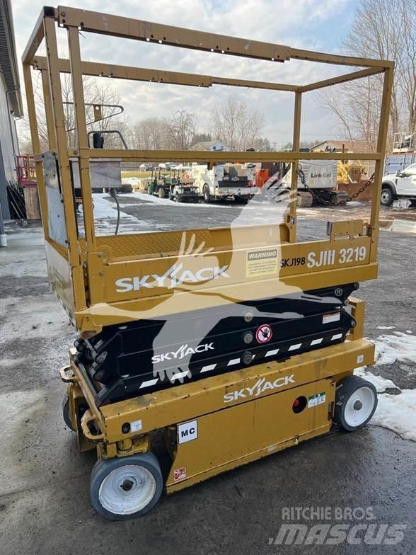 SkyJack SJ3219 Schaarhoogwerkers