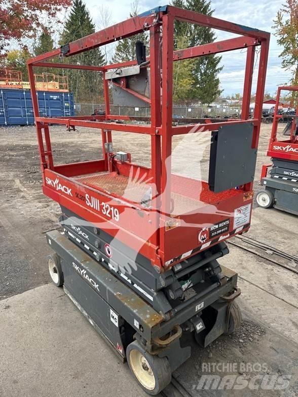 SkyJack SJ3219 Schaarhoogwerkers