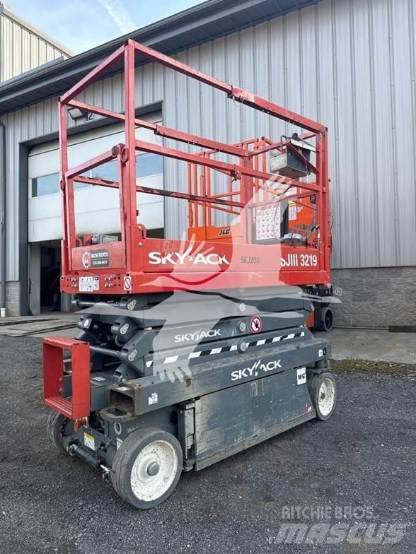 SkyJack SJ3219 Schaarhoogwerkers
