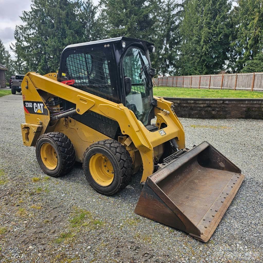 CAT 236D Schrankladers