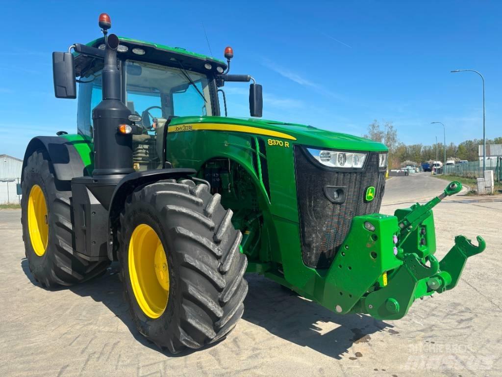 John Deere 8370 R Tractoren