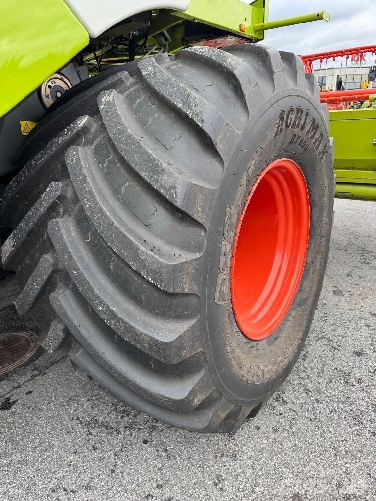 CLAAS Tucano 320 Maaidorsmachines