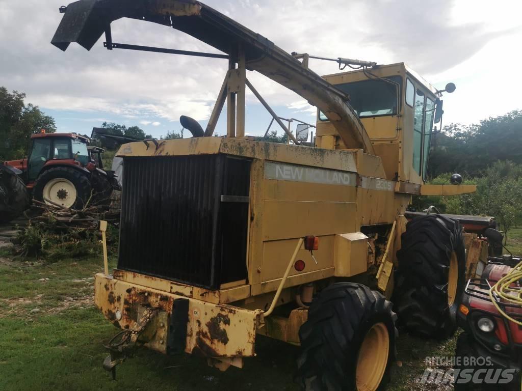 New Holland 2305 Zelfrijdende veldhakselaars