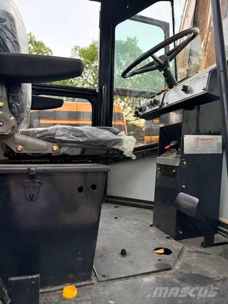 Dynapac CA 30 D Trilrolwalsen