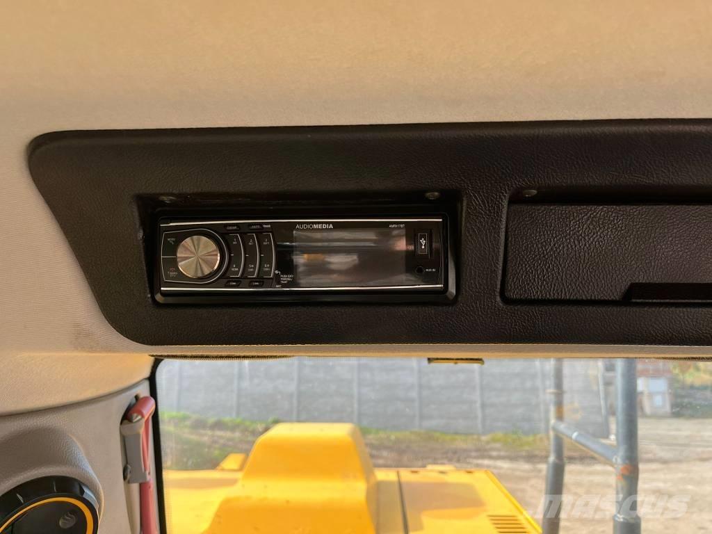 JCB 220X C 4F Rupsgraafmachines