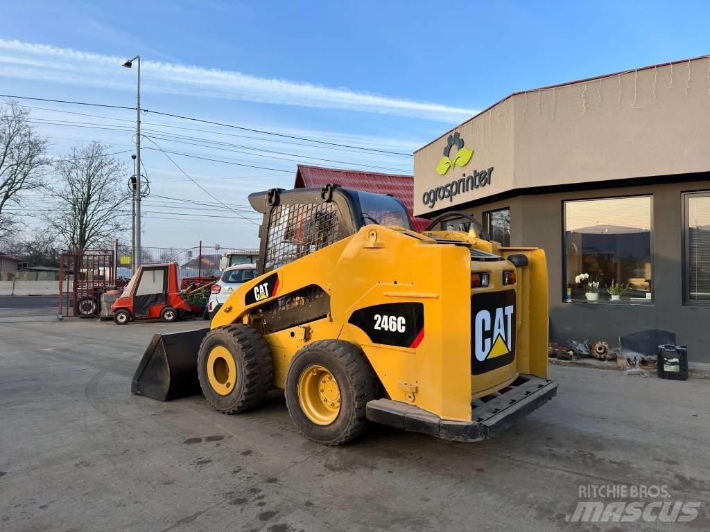 CAT 246 C Schrankladers
