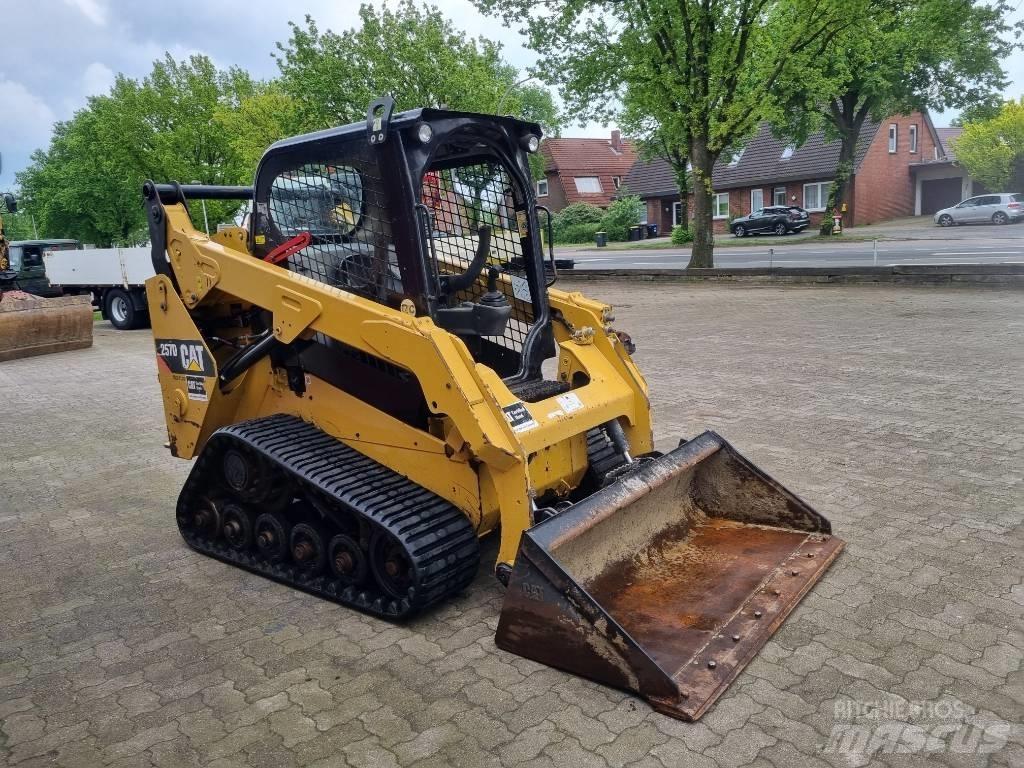 CAT 257 D Schrankladers