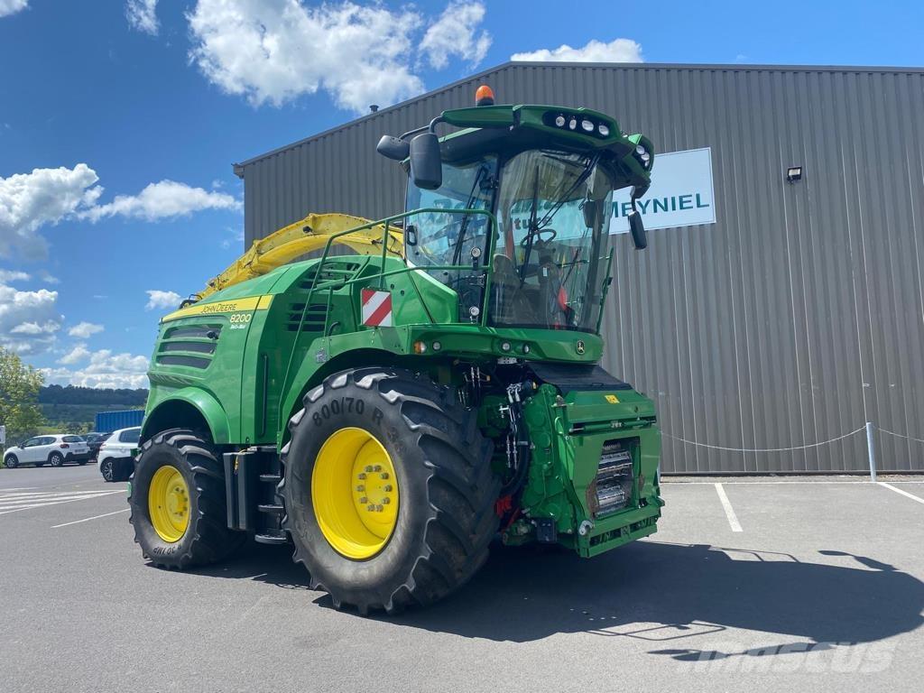 John Deere 8200 Getrokken veldhakselaar