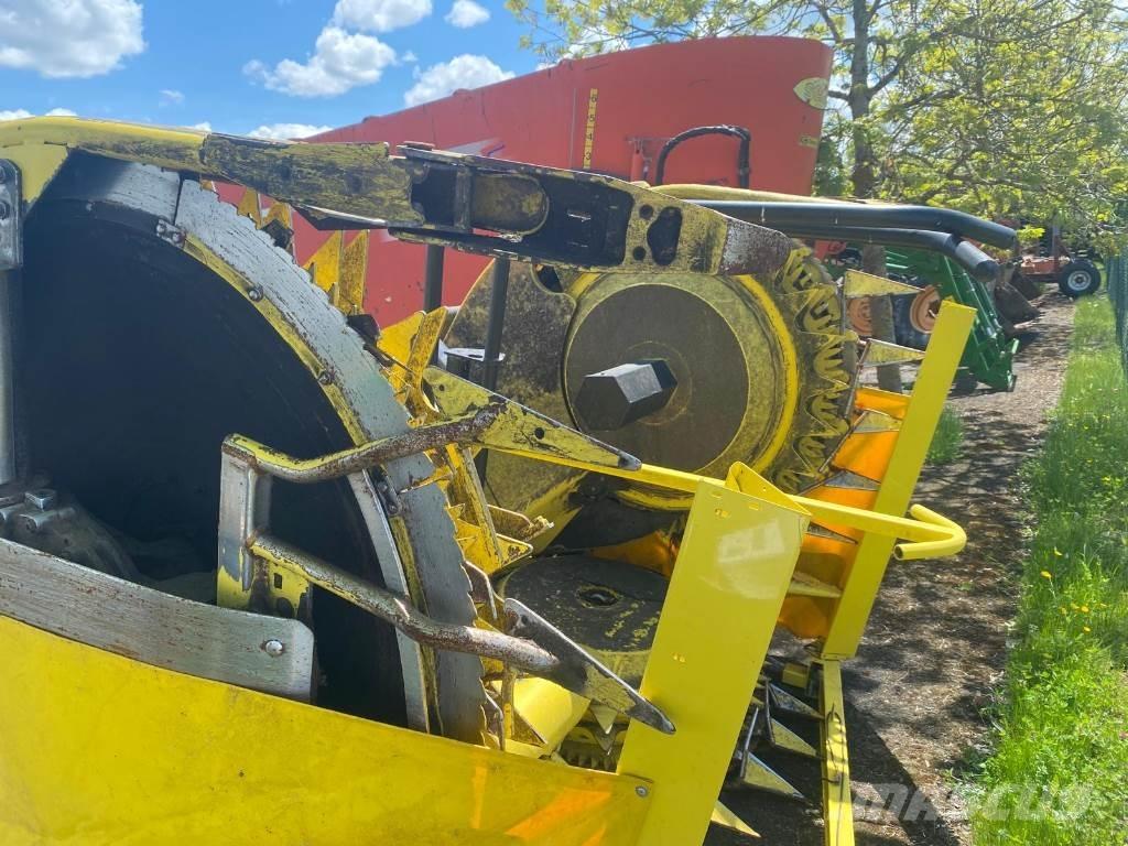 John Deere 8200 Getrokken veldhakselaar