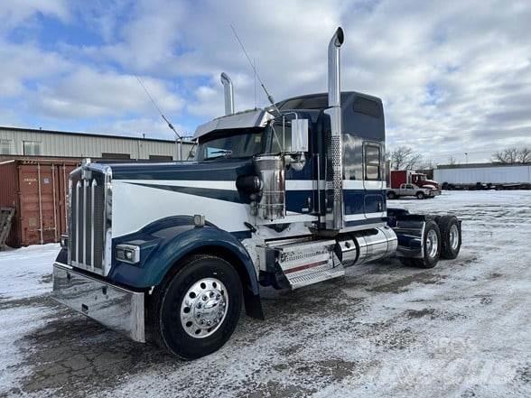 Kenworth W900L Trekkers
