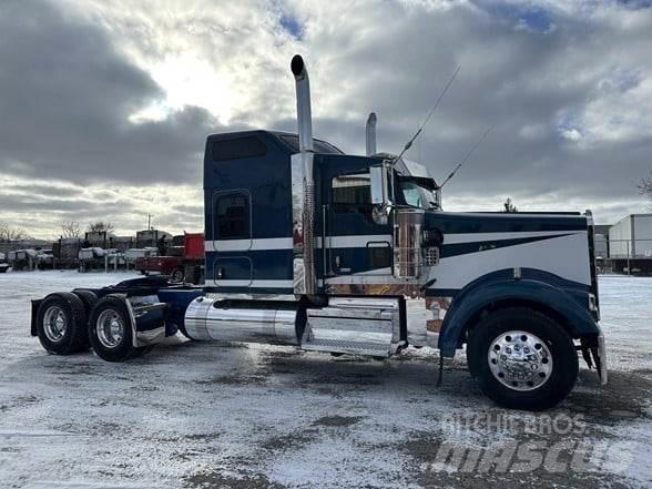 Kenworth W900L Trekkers