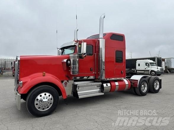 Kenworth W900L Trekkers