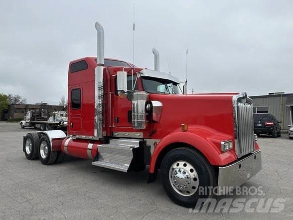 Kenworth W900L Trekkers