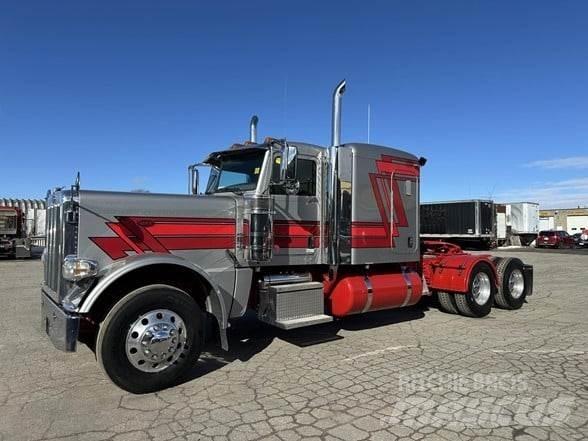 Peterbilt 389 Trekkers