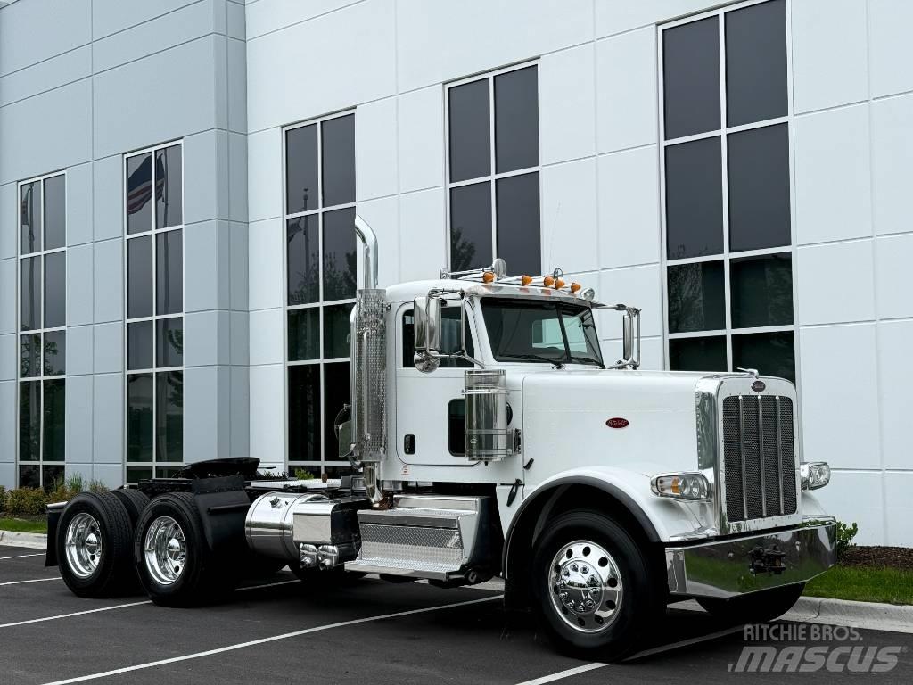 Peterbilt 389 Trekkers
