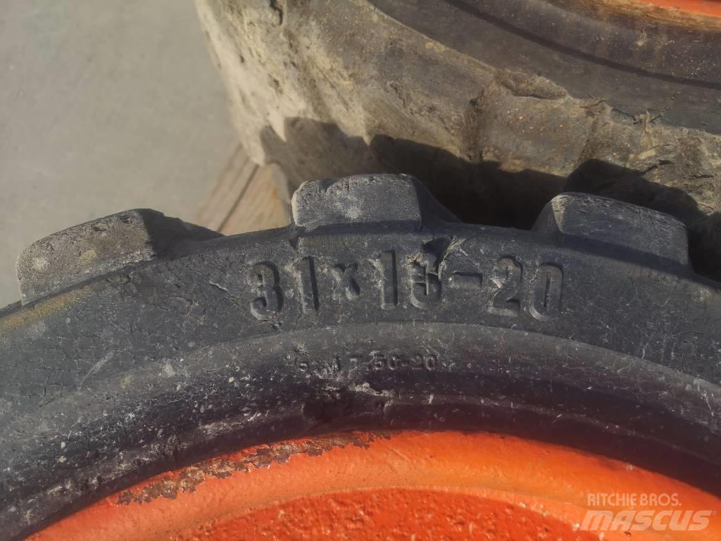 Trelleborg 31x10-20 Banden, wielen en velgen