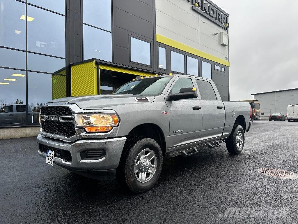 RAM 2500 Tradesman Bestelwagens met open laadbak