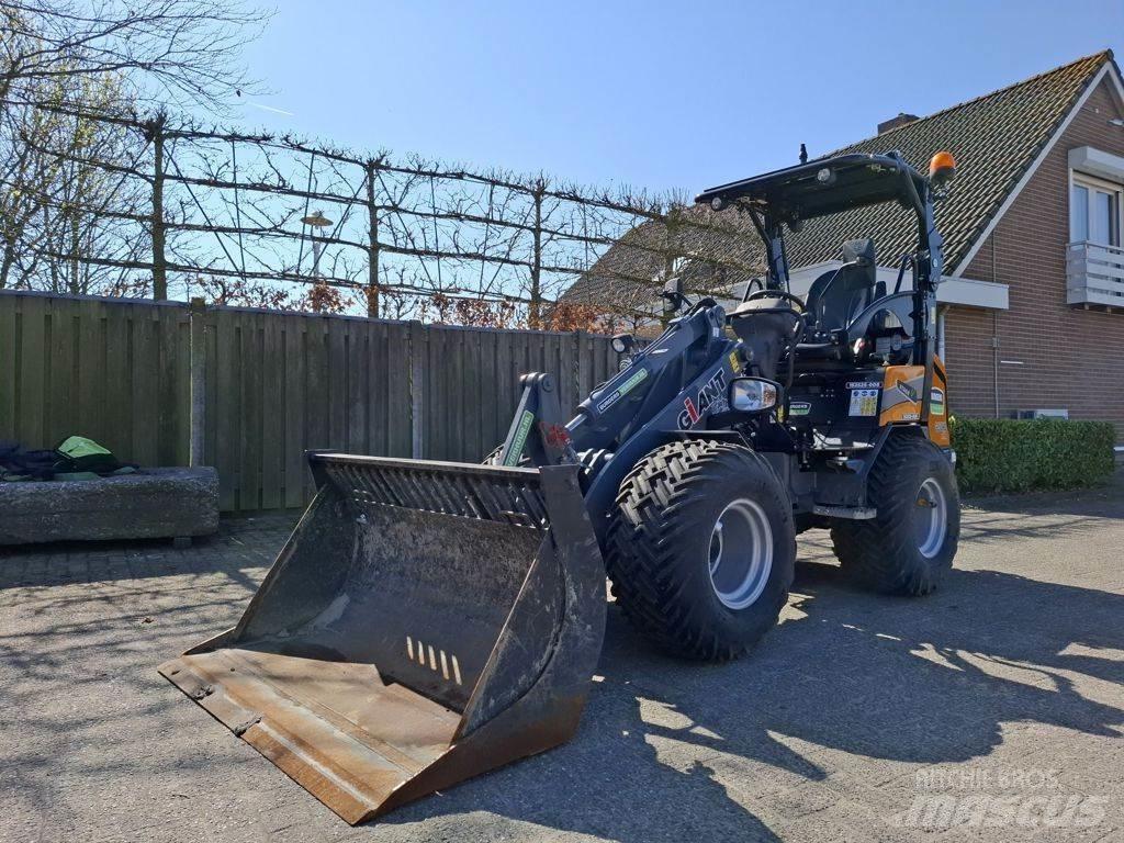 GiANT G2500 Voorladers en gravers