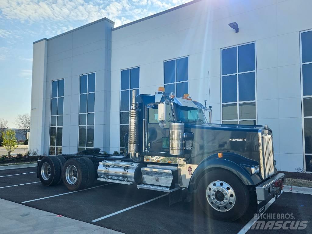 Kenworth W900 Trekkers