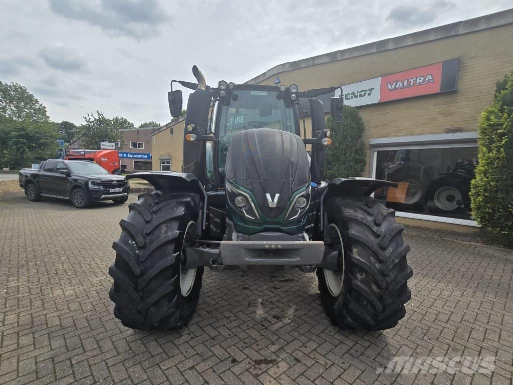Valtra T 174 Tractoren