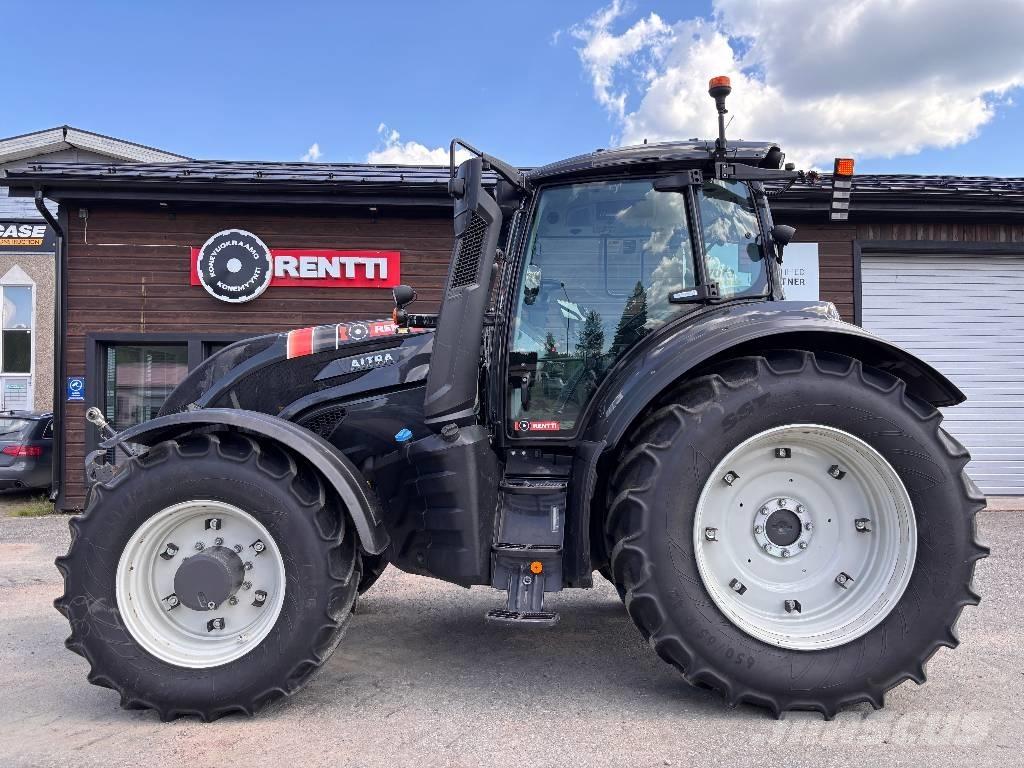 Valtra T 215 Versu Tractoren