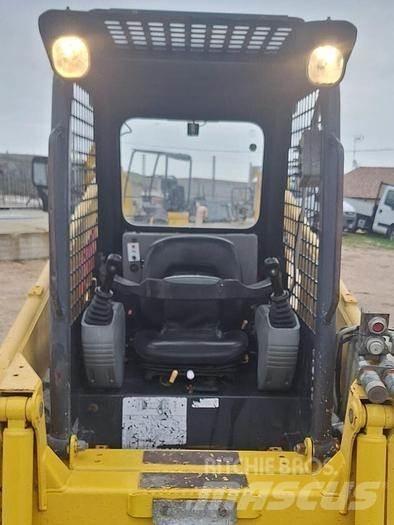 Komatsu SK815 Miniladers