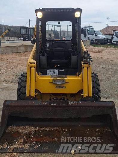 Komatsu SK815 Miniladers
