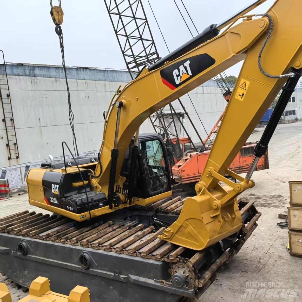 CAT 320 D Amfibische graafmachines
