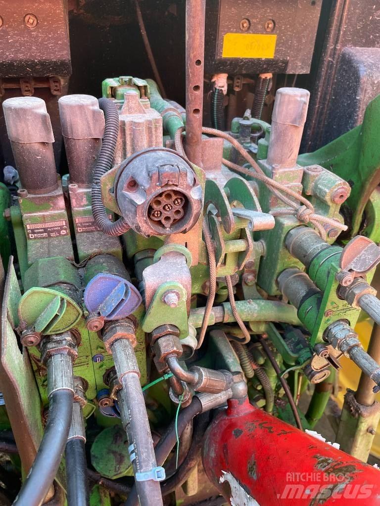 John Deere 6630STD Tractoren