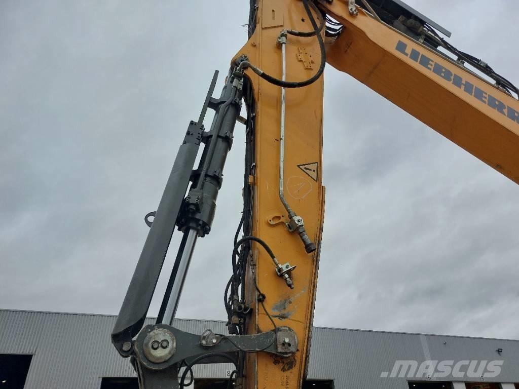 Liebherr R936LC Rupsgraafmachines