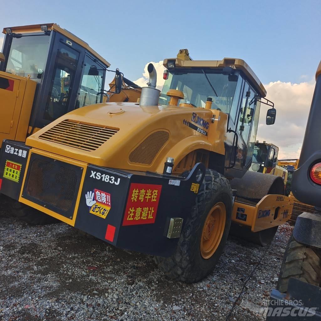 XCMG XS 183 J Trilrolwalsen