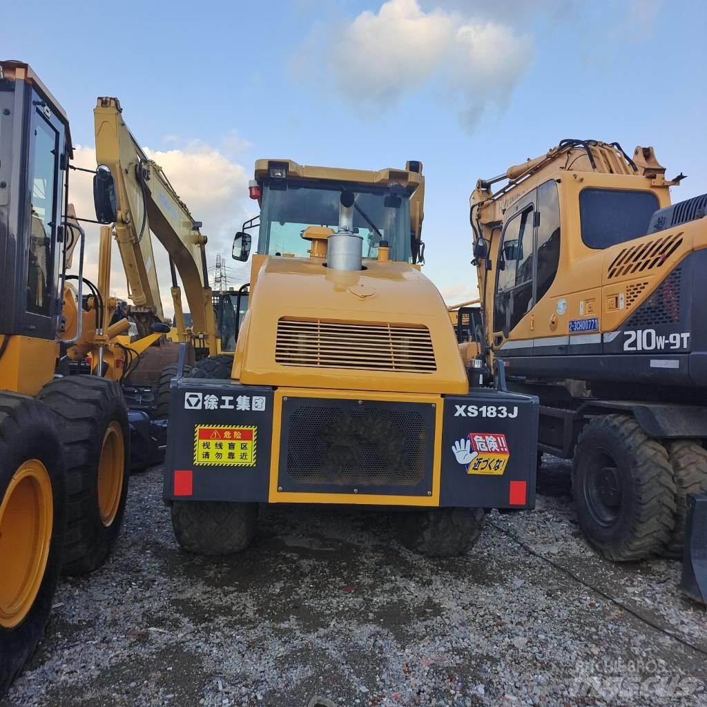 XCMG XS 183 J Trilrolwalsen