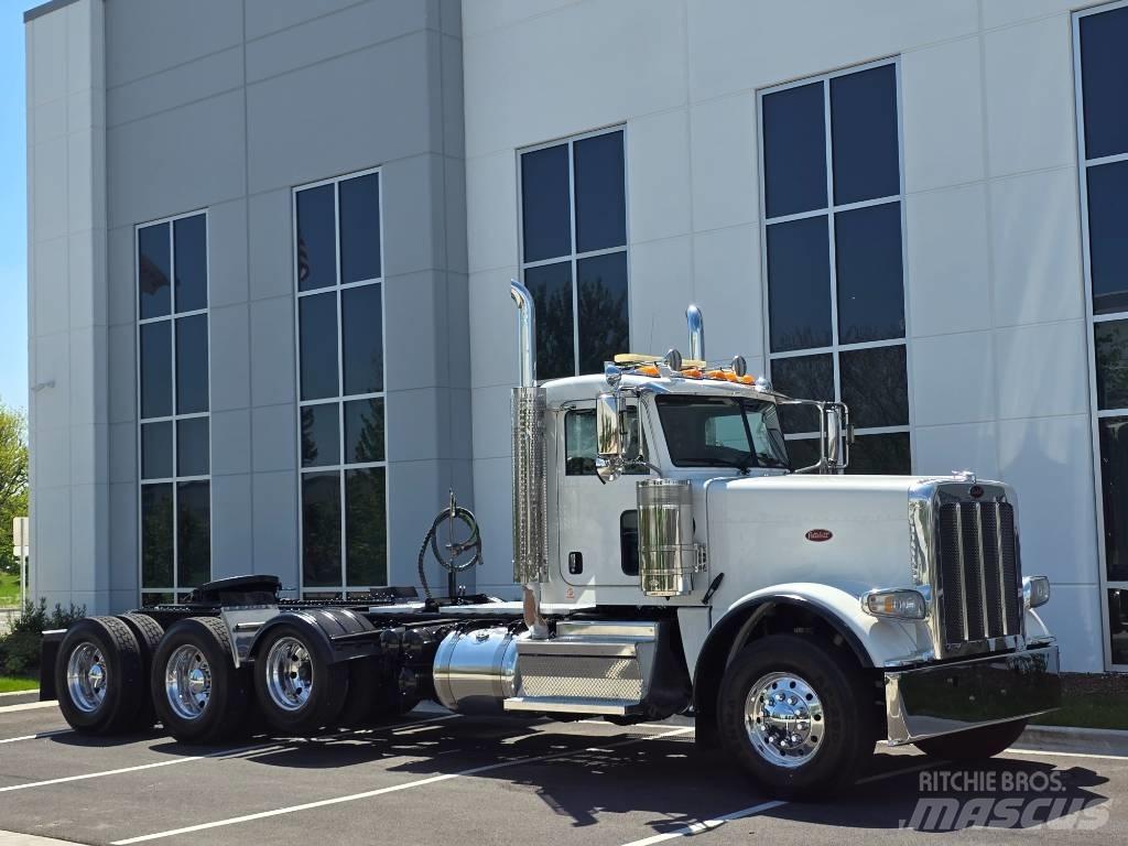 Peterbilt 389 Trekkers