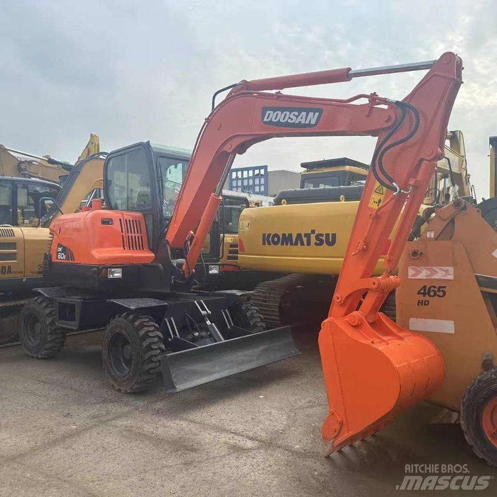 Doosan DX60W Wielgraafmachines