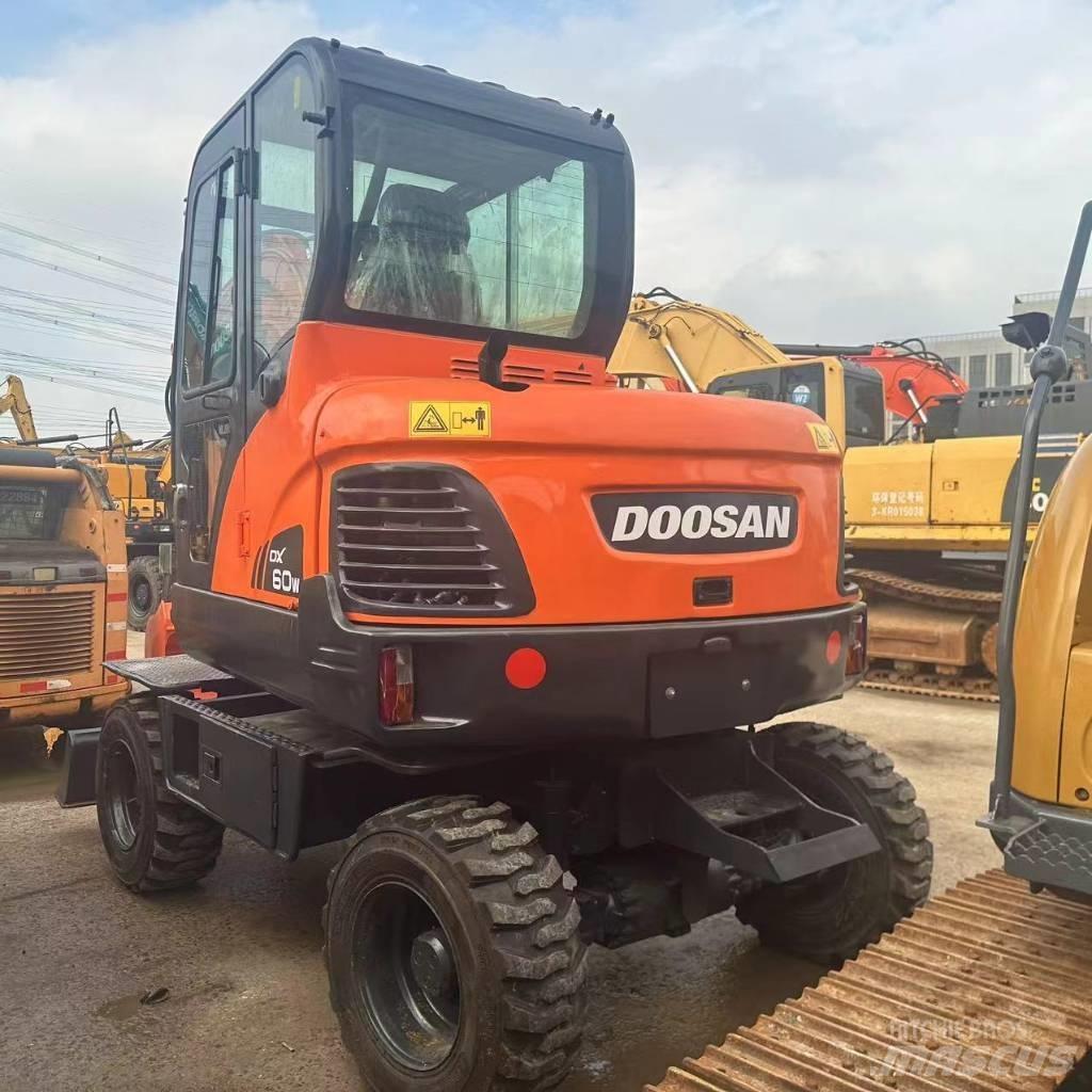 Doosan DX60W Wielgraafmachines