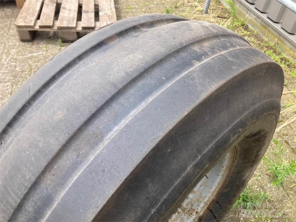 BKT 11.00-16 Banden, wielen en velgen