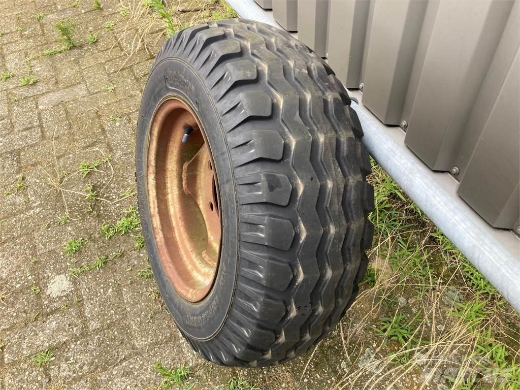 Fulda 10.0/75-15.3 Banden, wielen en velgen