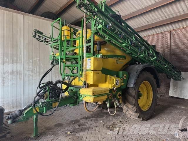 John Deere 832 Zelfrijdende spuitmachines