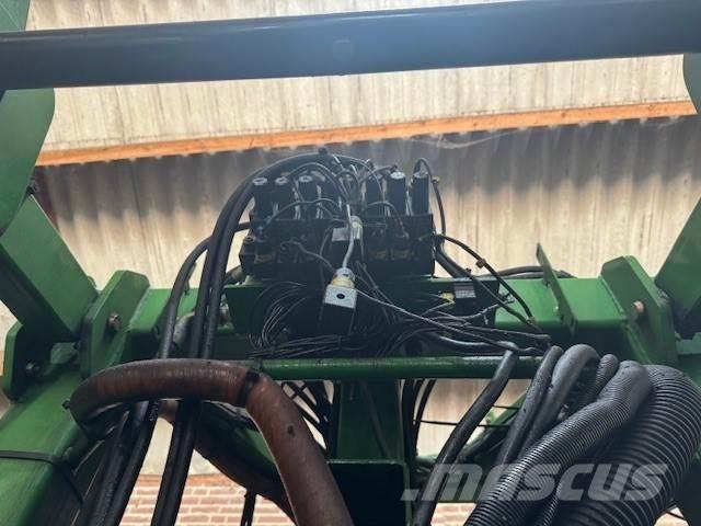 John Deere 832 Zelfrijdende spuitmachines