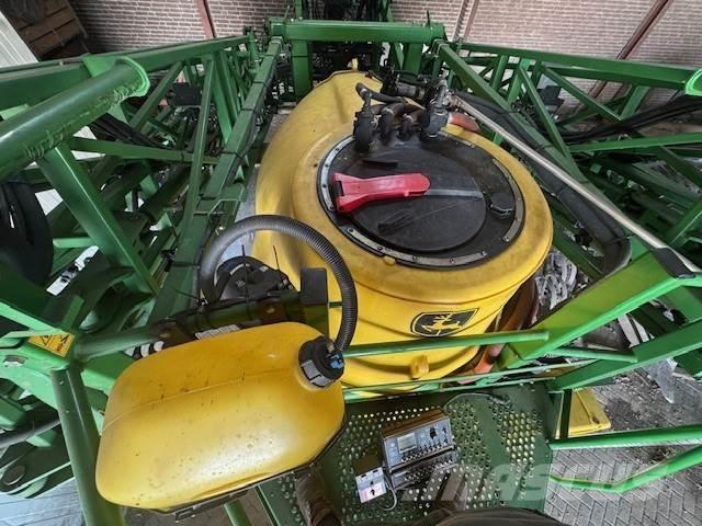 John Deere 832 Zelfrijdende spuitmachines