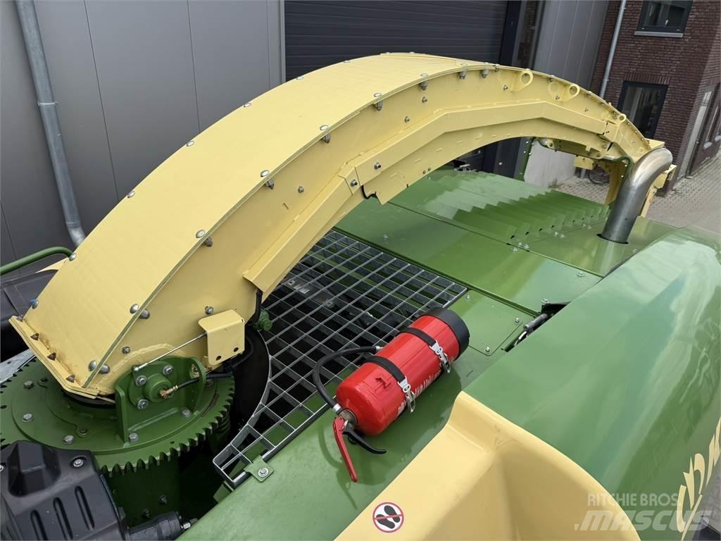 Krone BigX 630 Balenhakselaars, -snijders en -afwikkelaars