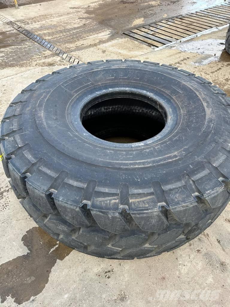 Bridgestone 26.5R25 Banden, wielen en velgen