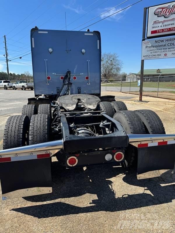 Peterbilt 389 Trekkers