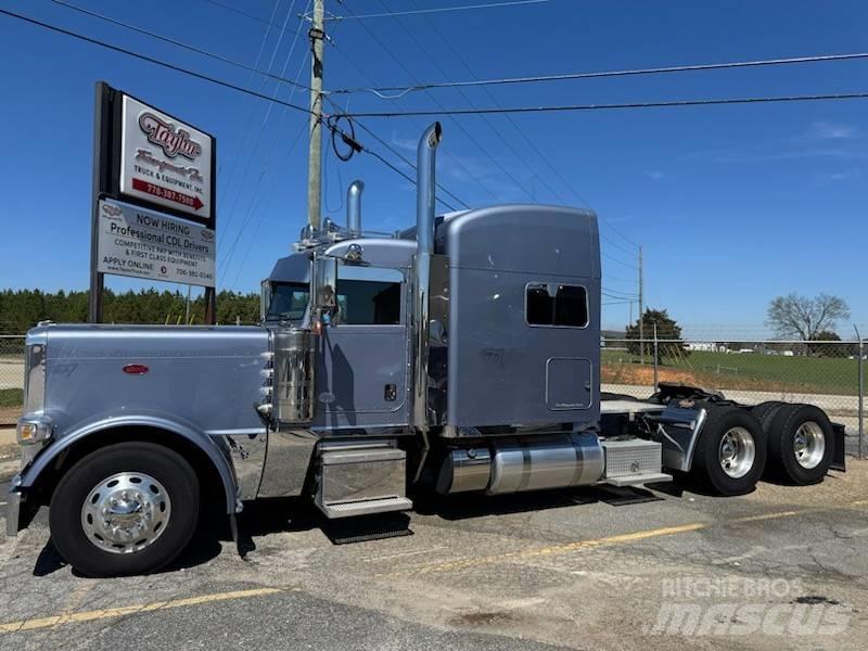 Peterbilt 389 Trekkers