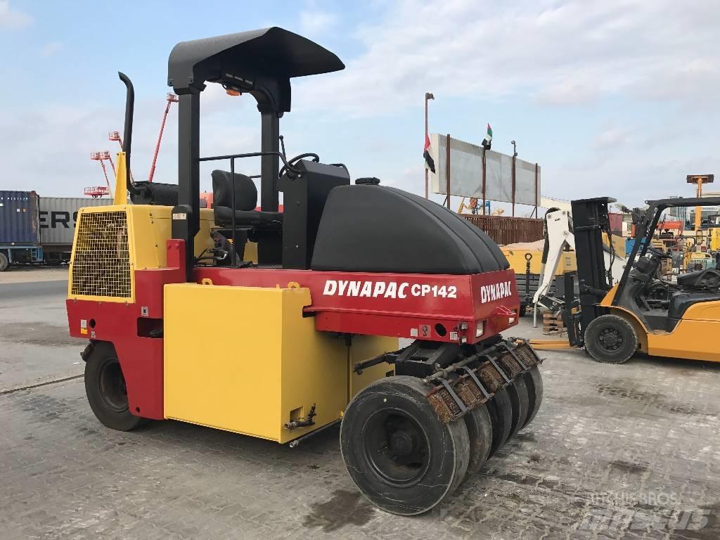 Dynapac CP 142 Bandenwalsen