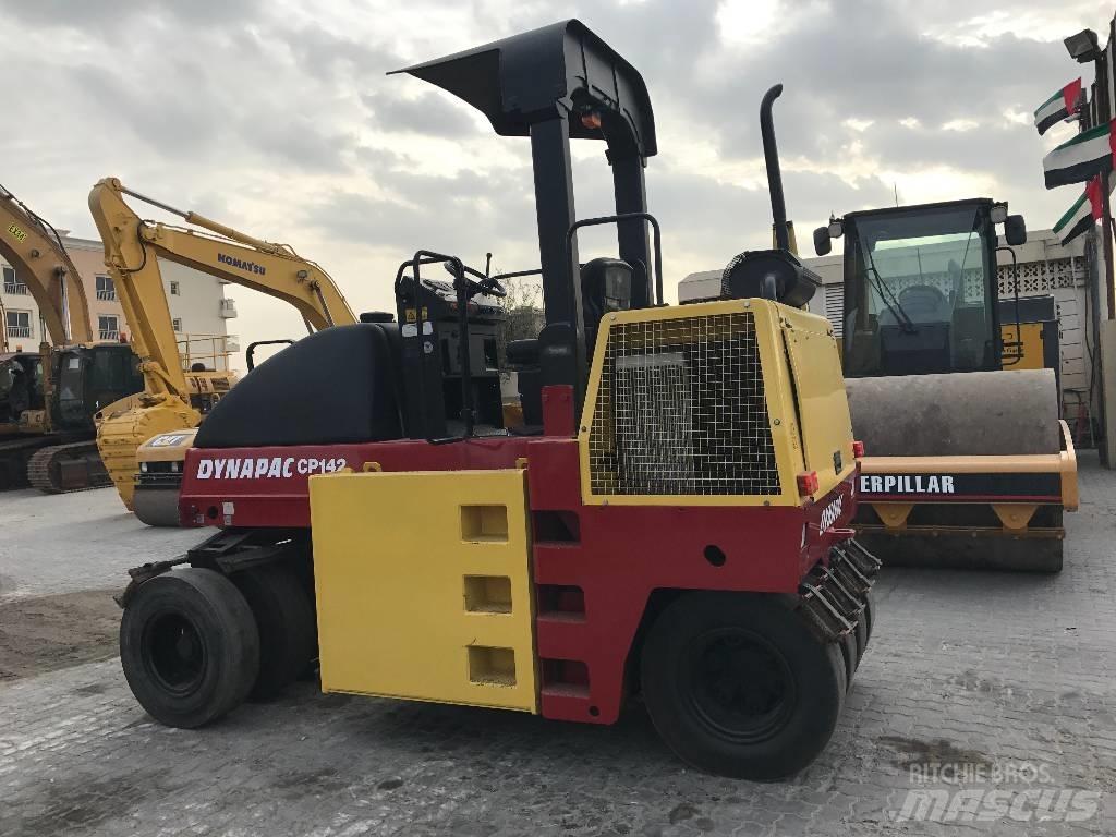 Dynapac CP 142 Bandenwalsen
