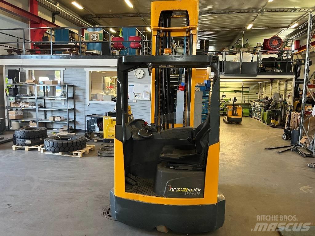 Jungheinrich ETV 216 Reachtruck voor hoog niveau