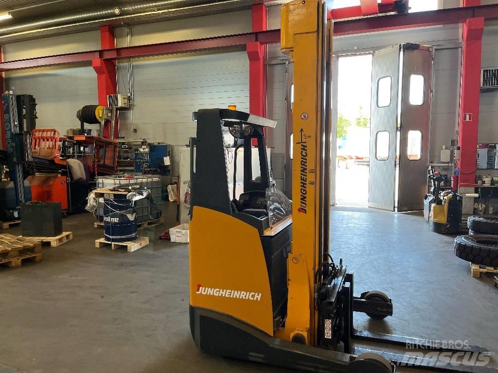 Jungheinrich ETV 216 Reachtruck voor hoog niveau